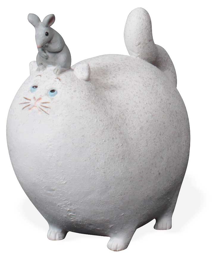 Cat Diego with mouse on the head
