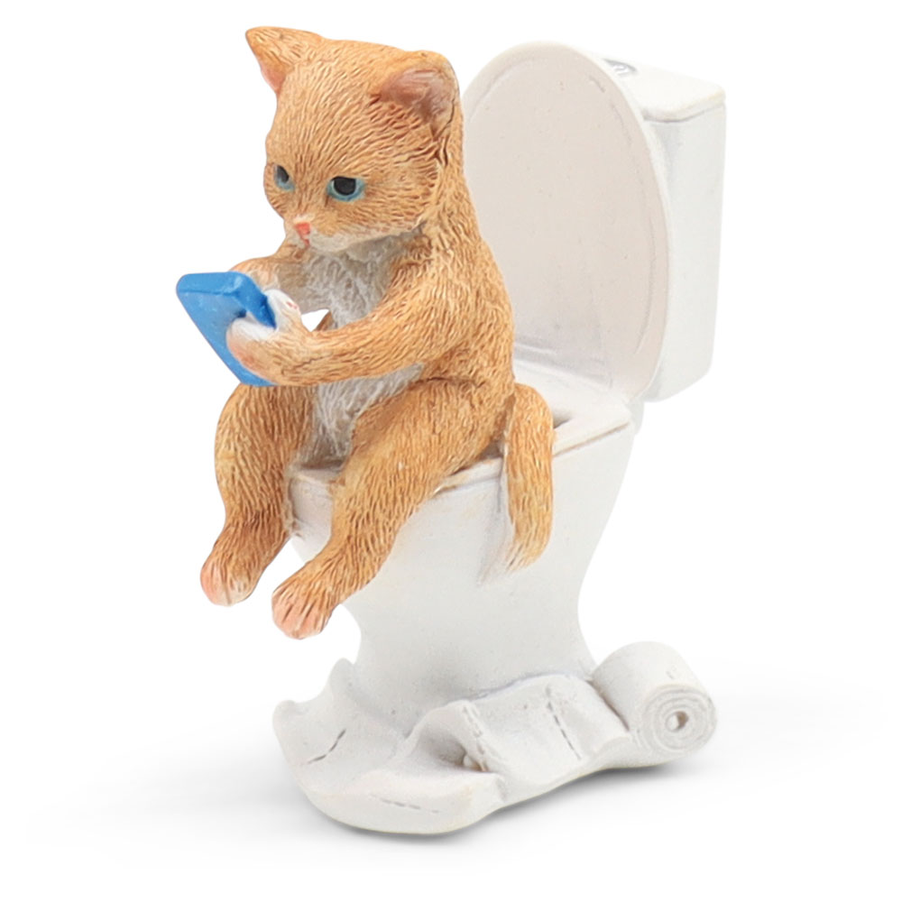 Kitten Luis on toilet, polyresin