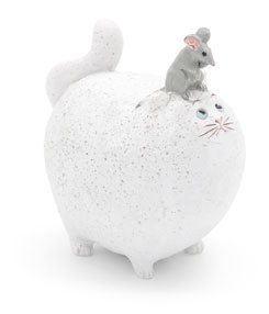 Cat Diego with mouse on the head