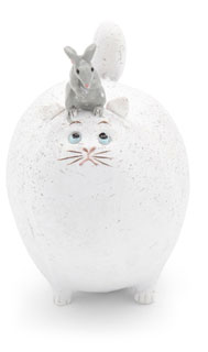 Cat Diego with mouse on the head
